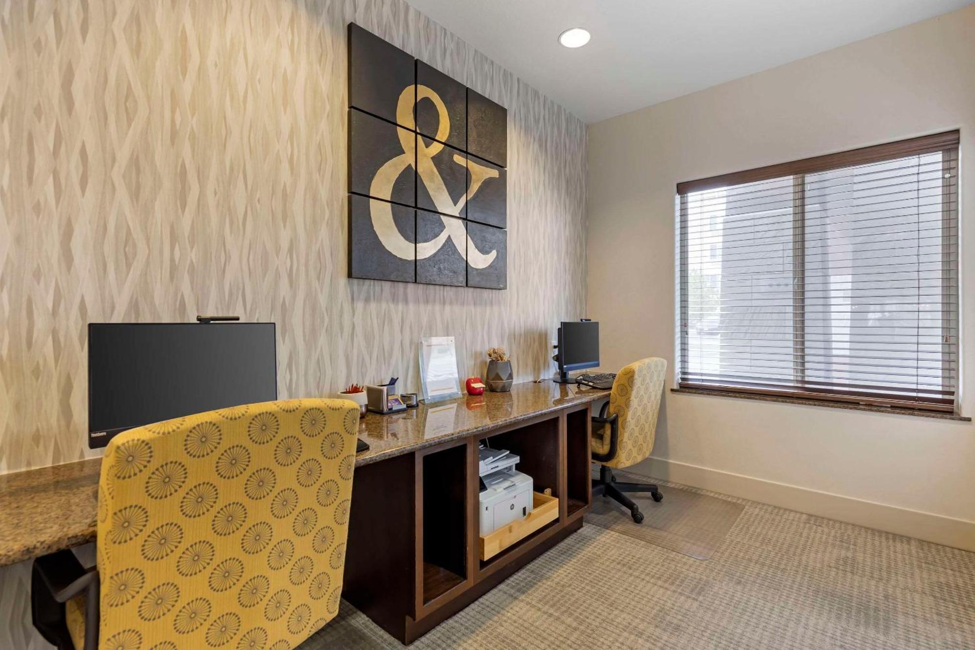 Comfort Inn & Suites Brighton Denver Ne Medical Center Esterno foto