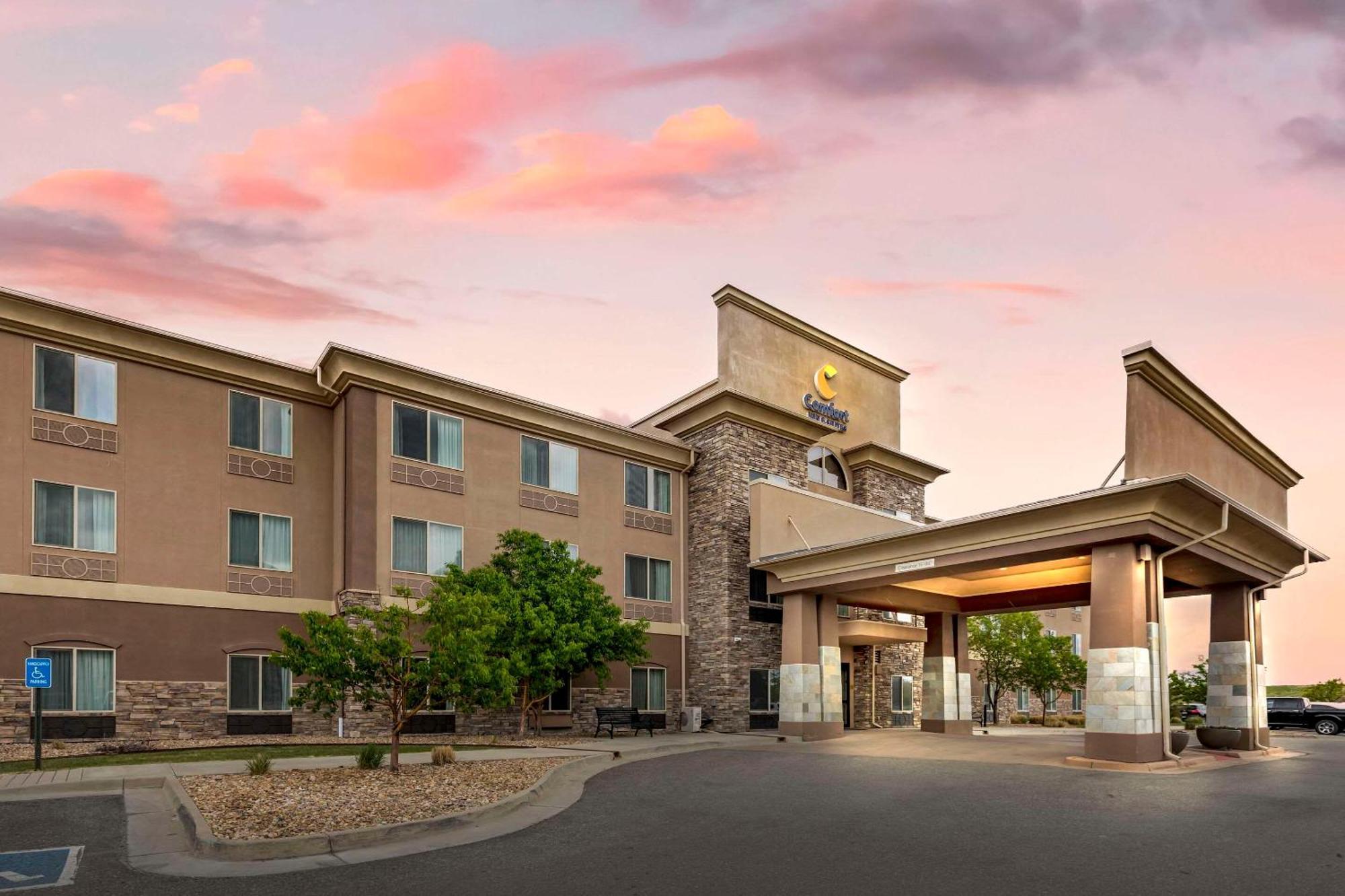 Comfort Inn & Suites Brighton Denver Ne Medical Center Esterno foto
