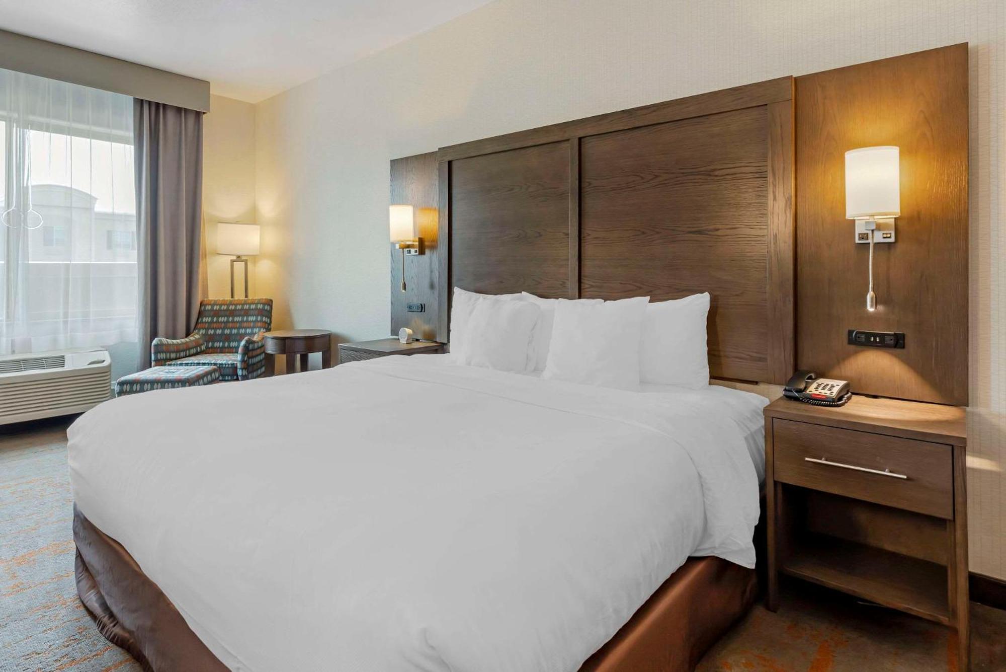 Comfort Inn & Suites Brighton Denver Ne Medical Center Esterno foto