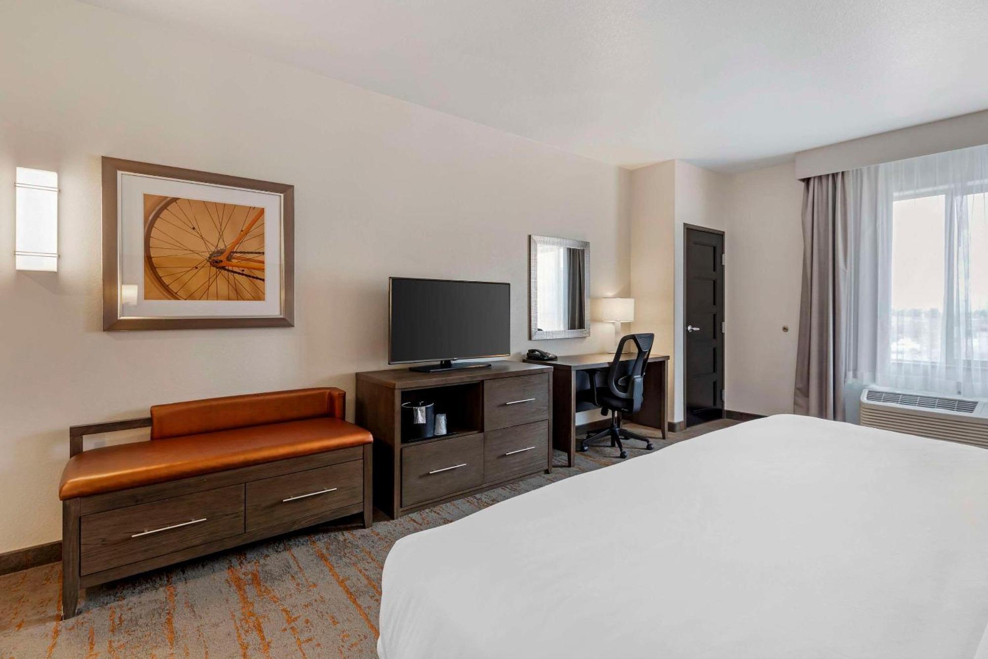 Comfort Inn & Suites Brighton Denver Ne Medical Center Esterno foto