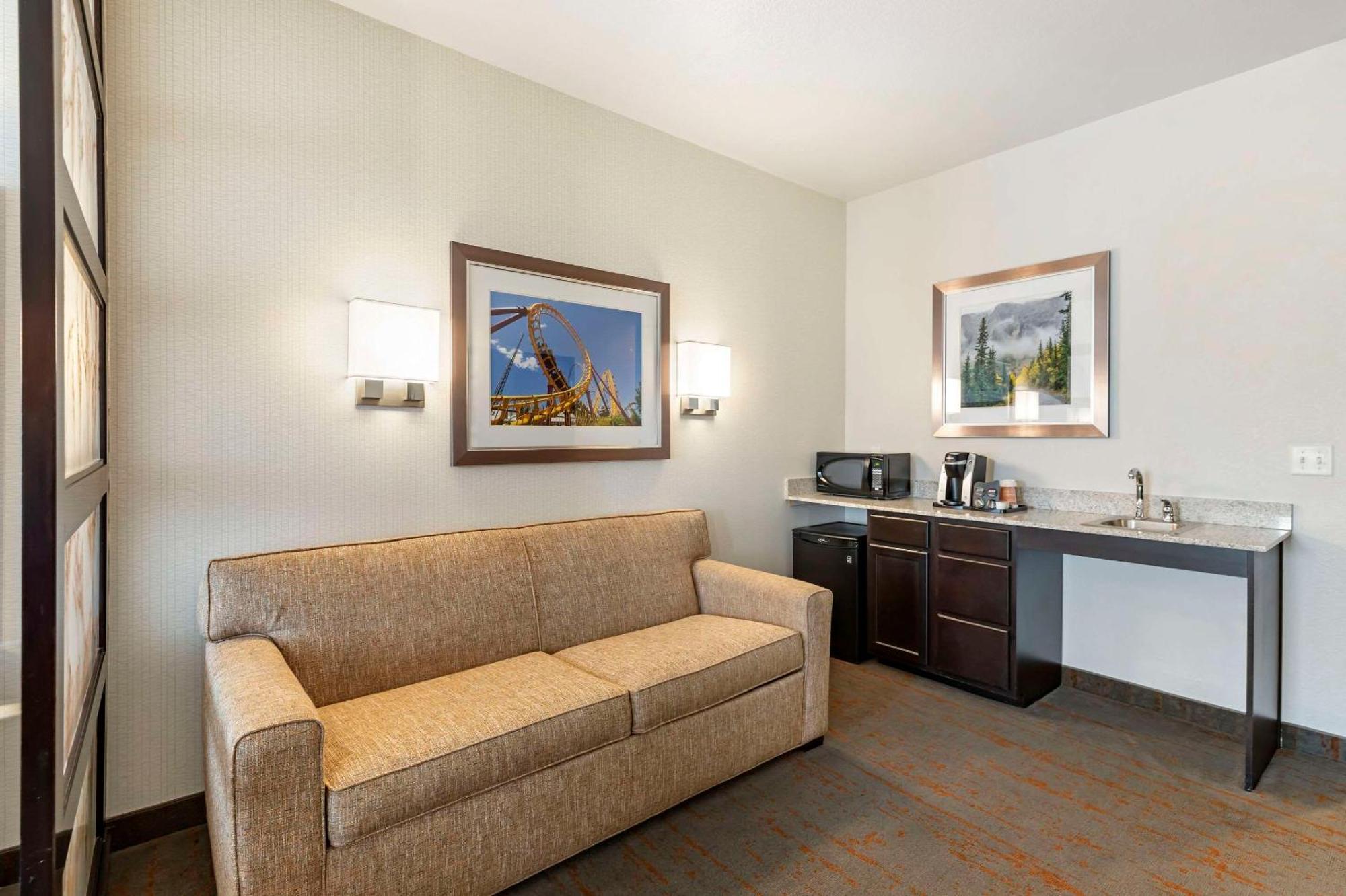 Comfort Inn & Suites Brighton Denver Ne Medical Center Esterno foto