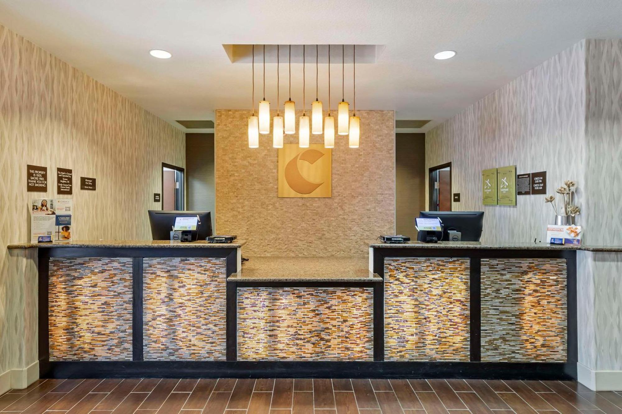 Comfort Inn & Suites Brighton Denver Ne Medical Center Esterno foto